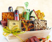 Food and cheese wooden gift crate, gift baskets Toronto, gift baskets delivery Toronto, food gift baskets